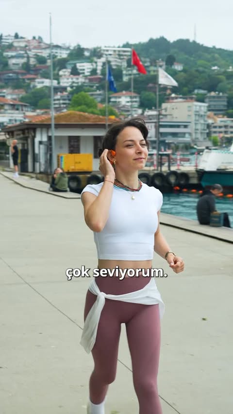 Instagram post by @ottorunclub for Shokz. Caption reads: [...] odaklanıyorsun. Bizim Shokz’da en sevdiğimiz....