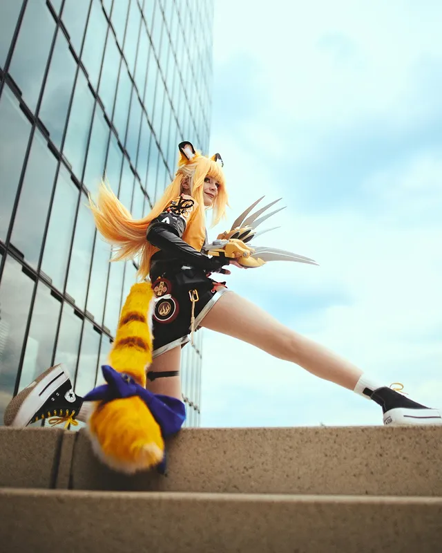 Instagram post by @kohanacosplay for dokidokicosplay. Caption reads: [...] @xfoxesinboxesx / Cos:....