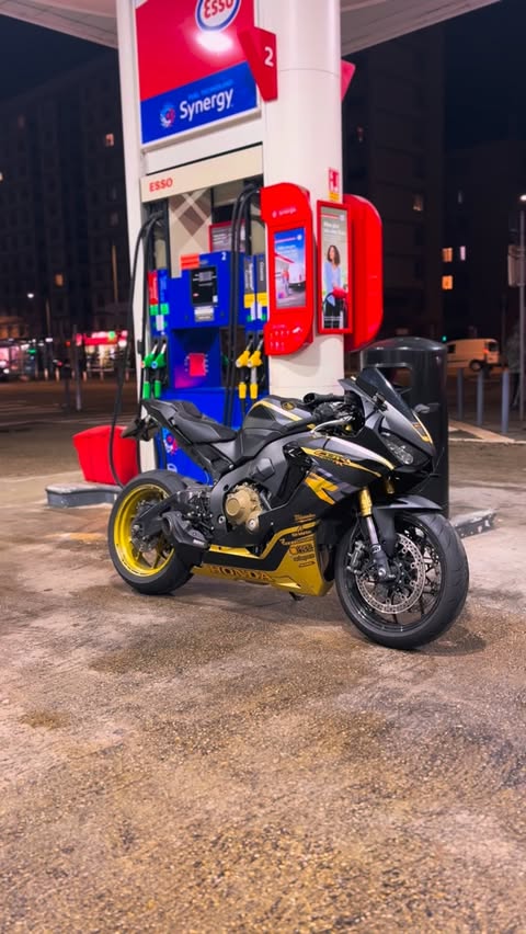 Instagram post by @bigdav_biker for Monster Fairings. Caption reads: [...] 🤝 @bumper.assurance 🤝....