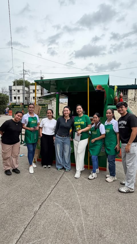 Instagram post by @kcvictoriaaa for Knorr Philippines. Caption reads: Sinigang lovers! 💚 Catch the next Karavan stop in....