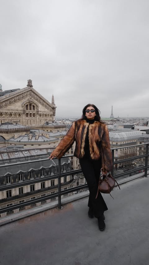 Instagram post by @renuka_mua for Galeries Lafayette. Caption reads: [...] doesn’t whisper. It glows. ✨
📍 Galeries....