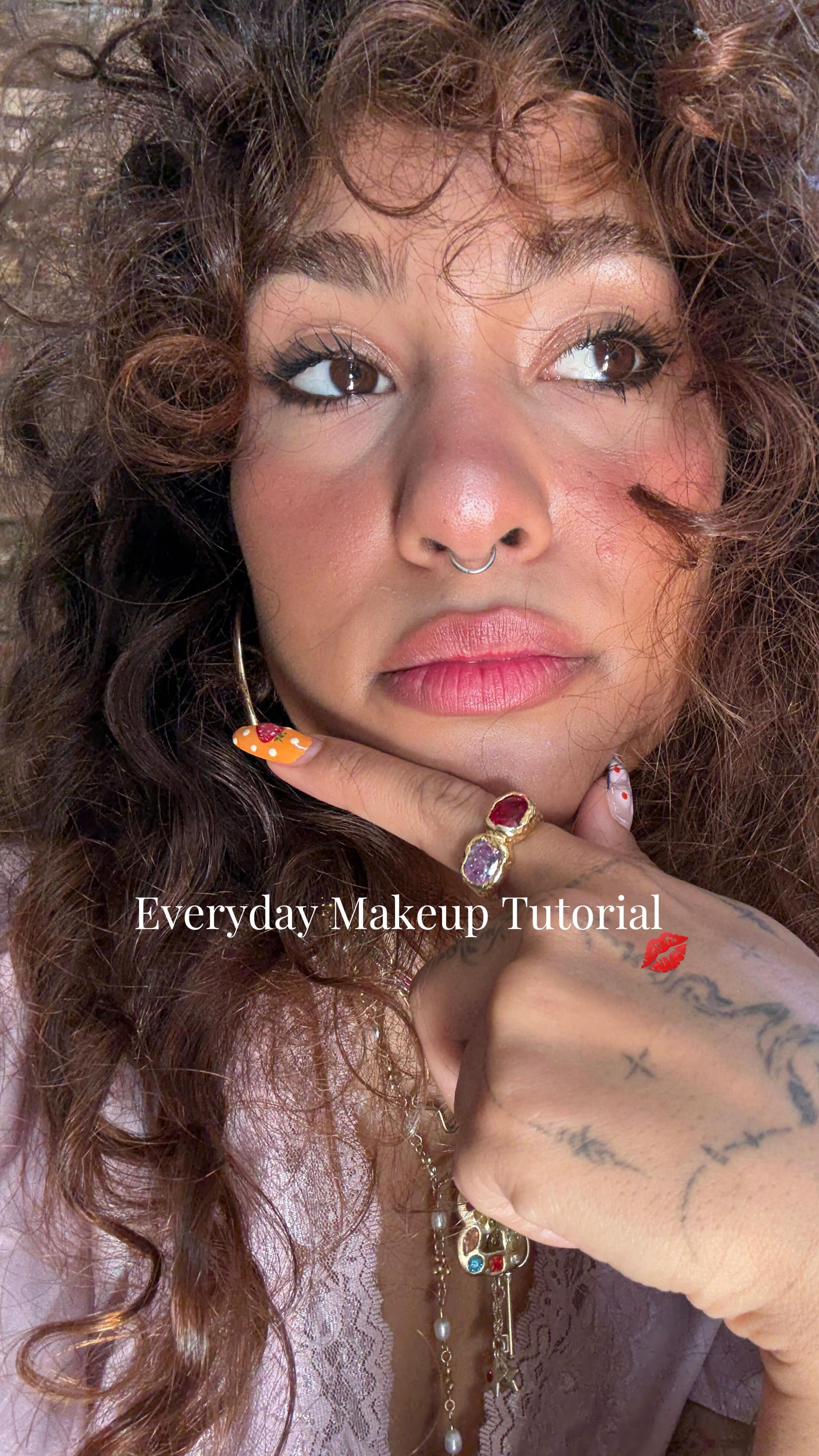 Instagram post by @busedgllu for Yves Rocher. Caption reads: Son 5 yıldır şaşmaz makyajım..
Kullandığım....