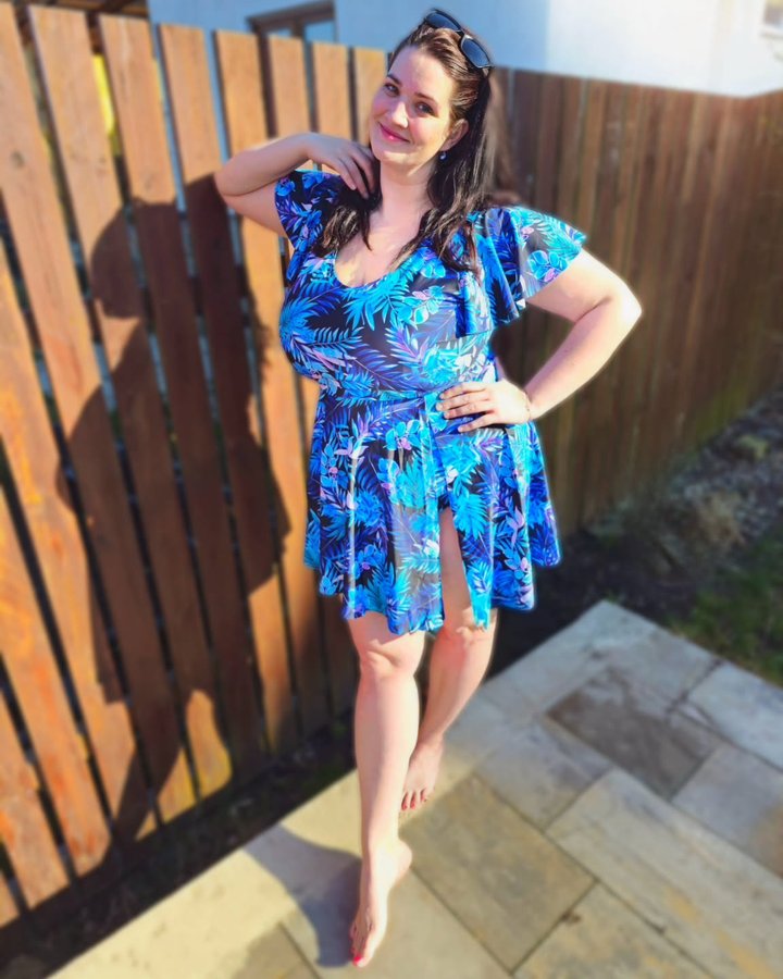 Instagram post by @vero_vixen_ for Hanna Nikole. Caption reads: [...] season?🩱
Luckily I am, thanks....