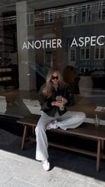 Instagram post by @victoriaquitzau for Meotine. Caption reads: Sunday 🍵 annonce.