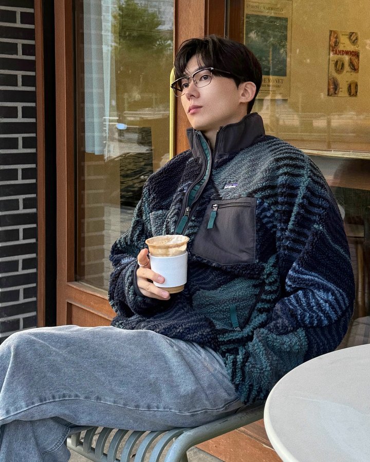 Instagram post by @azuresean for Patagonia. Caption reads: @Patagoniakorea •Classic Retro-X

50년 역사의 플리스....