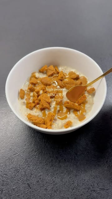 Instagram post by @_foodbyk for Protein World. Caption reads: HIGH PROTEIN BISCOFF PORRIDGE 🥣🧡

Only 2....