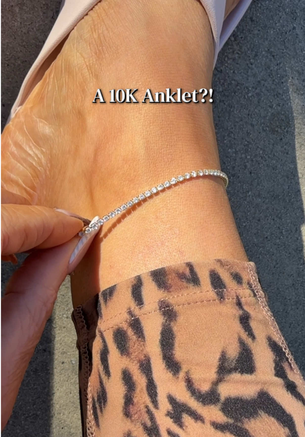 TikTok post by @itsmagsanddavid for Pavoi. Caption reads: Replying to @AllThingsNice  This PAVOI tennis....