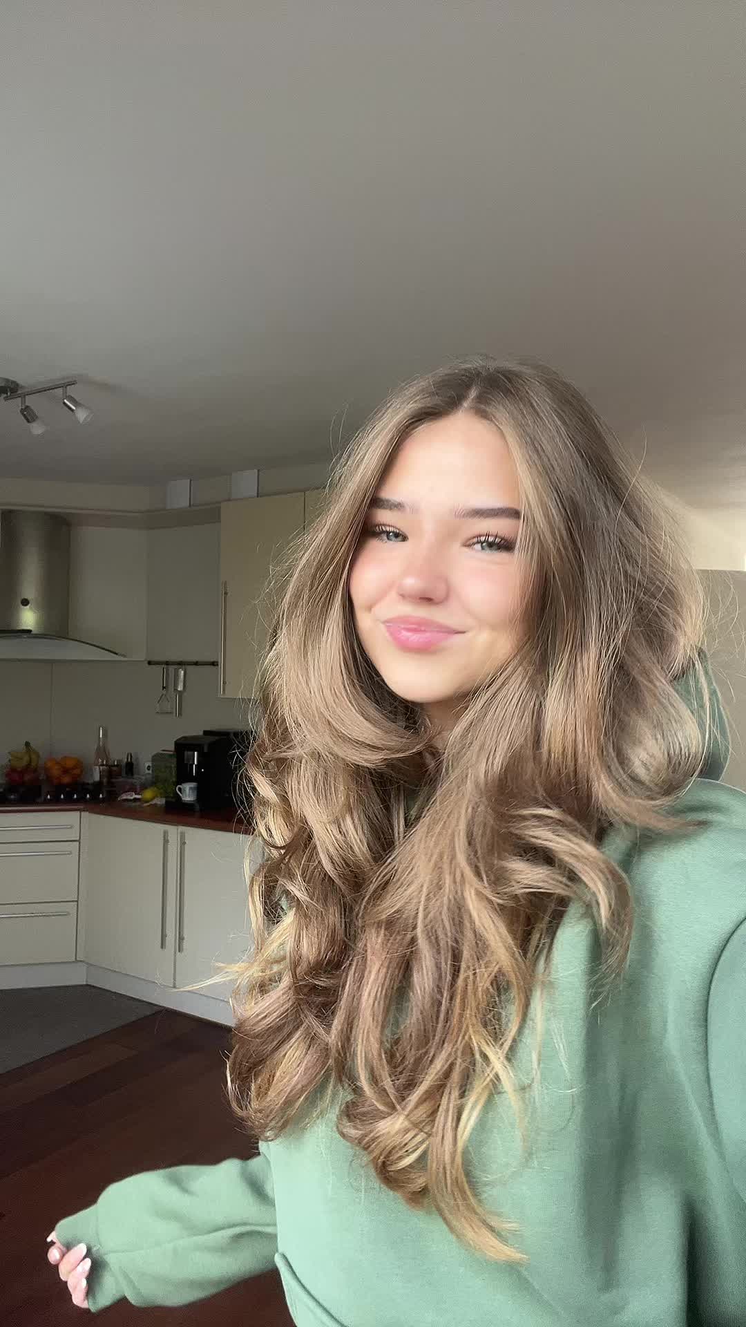 TikTok post by @emmapaashaas for cusbclo. Caption reads: @cusbclo use discount code: EmmaNL10 for 10% off....