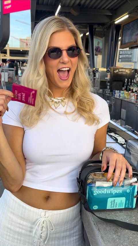 Instagram post by @simonsaidd for goodwipes. Caption reads: [...] girl scentsational summer thanks to....