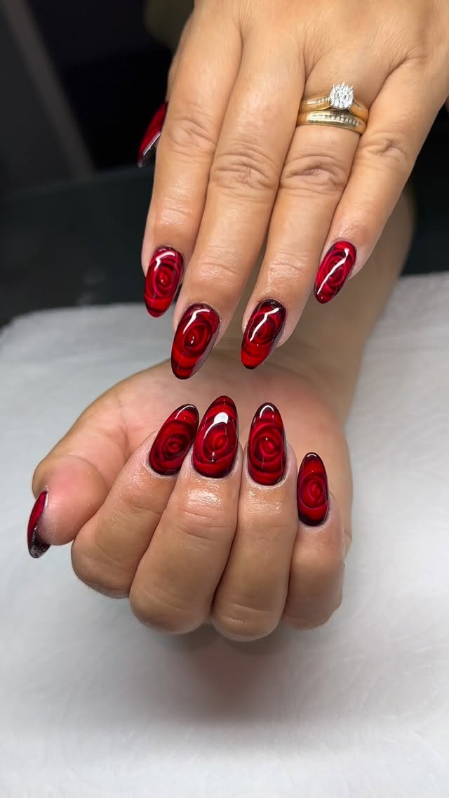 Instagram post by @esme25sz for BeetlesGelPolish. Caption reads: Rose nails 🌹 @beetlesgelpolish #uñas #nails....