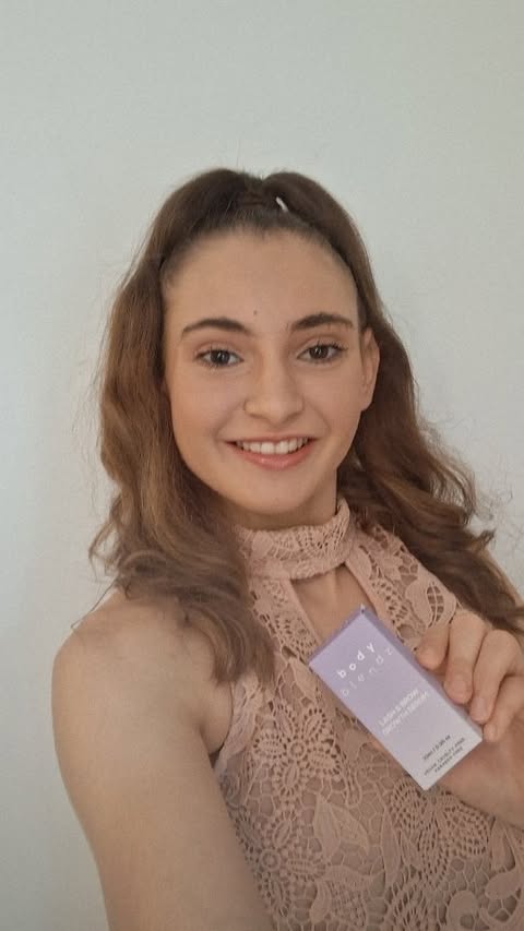 Instagram post by @albinamusic.official for BodyBlendz. Caption reads: [...] Set @body_blendz 💕💕 #lashandbrow....