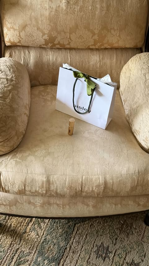 Instagram post by @annacedrola for Sisley Paris. Caption reads: Color Cloud addicted, falling in love with....