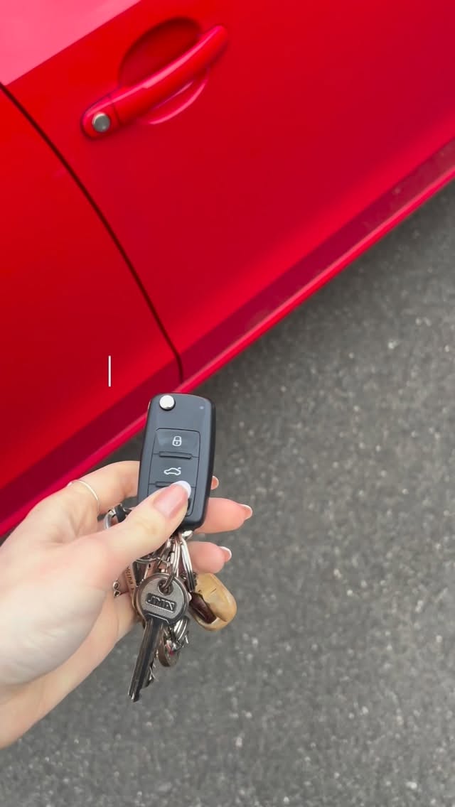 Instagram post by @allthelovesoph for Halara. Caption reads: let’s spend another evening after work together 🧁....