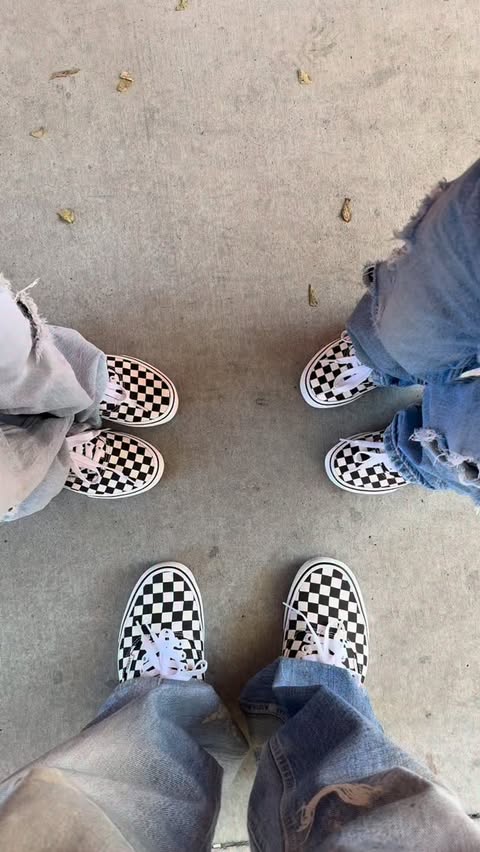 Instagram post by @vivalakevs for Foot Locker. Caption reads: [...] the Kids ♟️ Shop #Vans Authentic at....