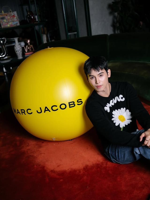 Instagram post by @jjaajaaaa for Marc Jacobs. Caption reads: White flower with Marc Jacobs🤍 @Marcjacobs....