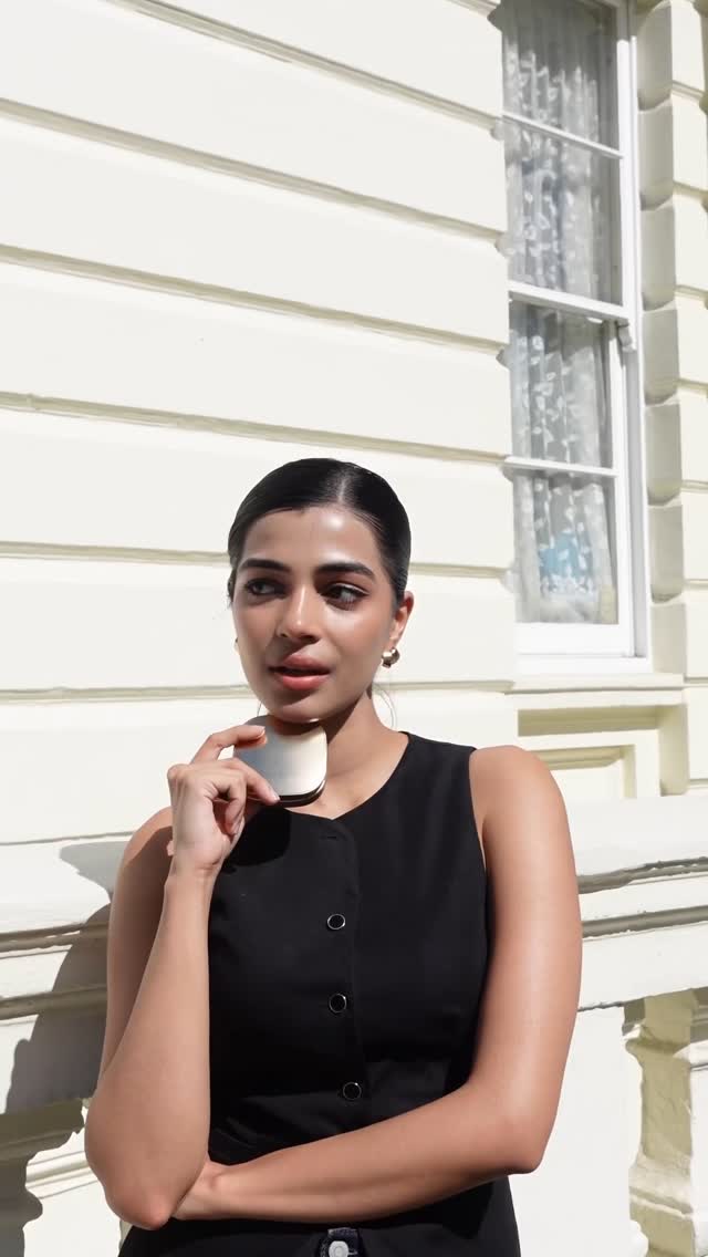 Instagram post by @yashitac for Colorbar Cosmetics. Caption reads: That effortless glow? It’s not part of her....