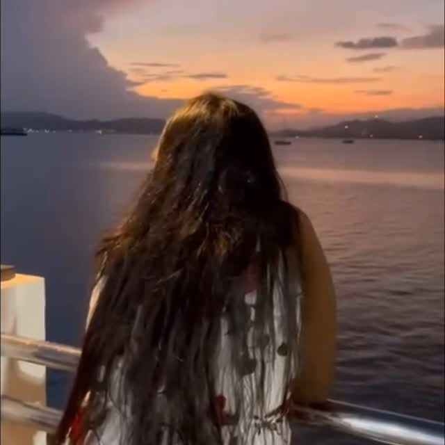 Instagram post by @the_foodielady for Clovia. Caption reads: Comfort, style & support now in one package! ✨
Get....