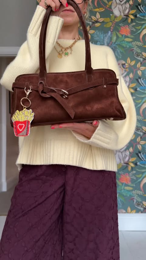 Instagram post by @goodmannersstyle for ASICS. Caption reads: [...] Trousers @lonestardaughters Trainers @asics....