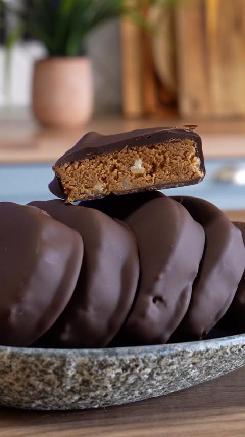 Instagram post by @dimitrismichailidis for Lidl Hellas. Caption reads: English 🇬🇧👇 Eύκολες και σπιτικές καριόκες με 3....