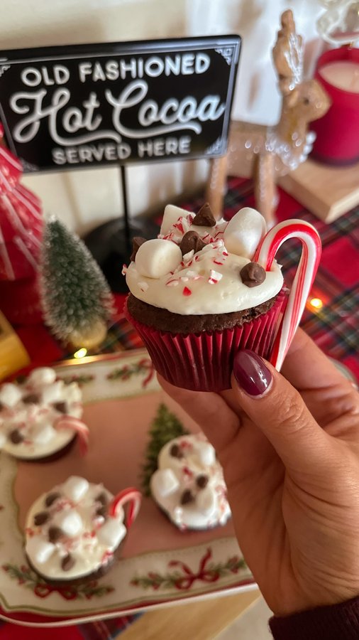 Instagram post by @skylermmann for Betty Crocker. Caption reads: Save for the full recipe below! ❤️☕️🧁

#sponsored....
