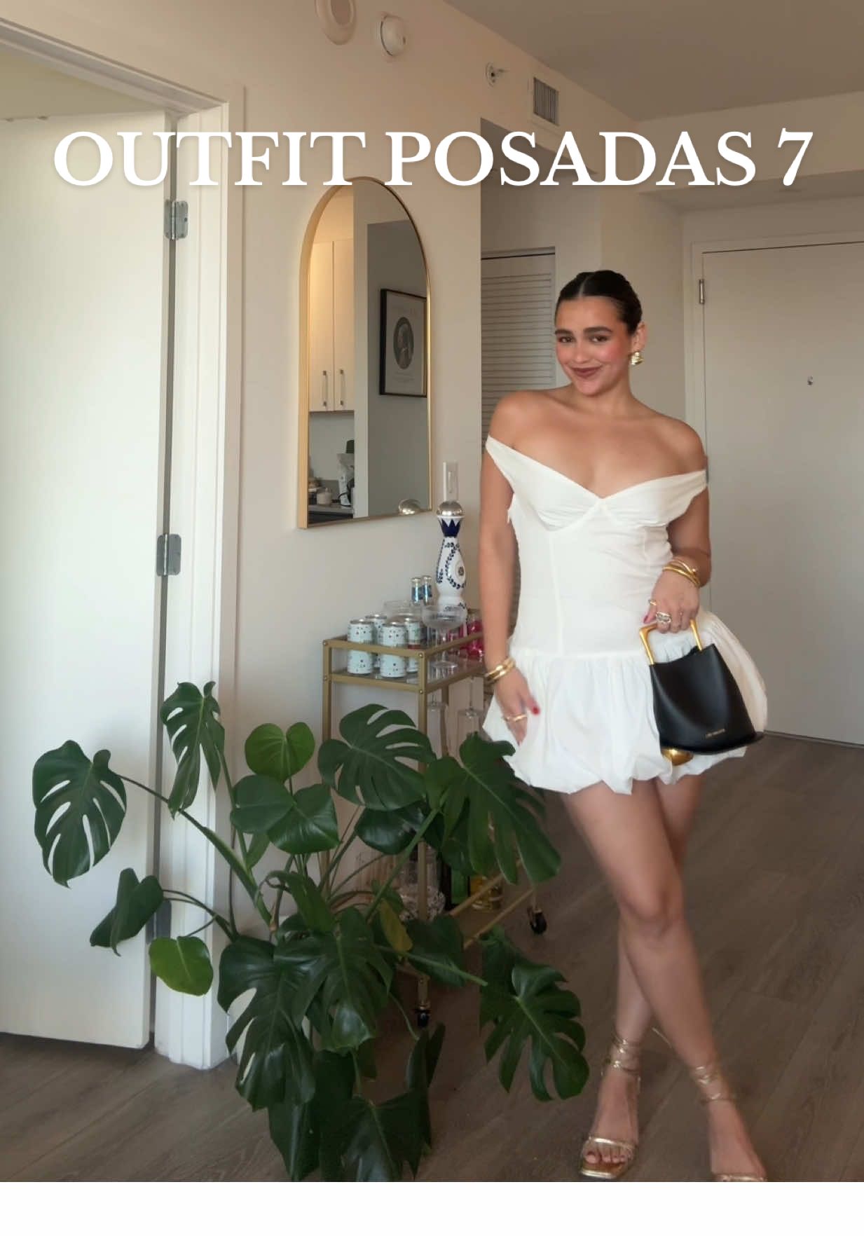 TikTok post by @nicoleholt05 for PEPPERMAYO. Caption reads: Pero invitennn🤪🍸GURDALO DE INSPO🌟 vestido de....