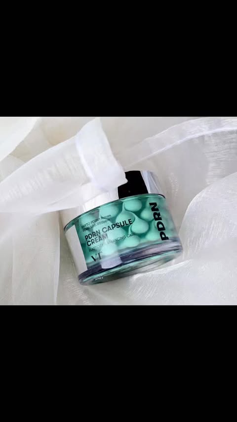 Instagram post by @andreeaa1102 for YesStyle. Caption reads: 💖 Werbung 💖 

#vt #vtcosmetics #VTxYesstyle....