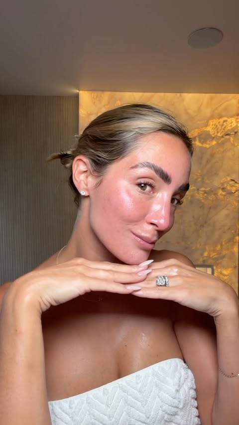 Instagram post by @frankiebridge for Elizabeth Arden. Caption reads: [...] looking 5 years younger 🤫 and it’s....
