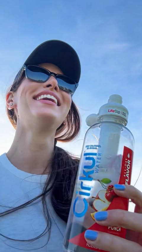 Instagram post by @kotakmoment for Cirkul. Caption reads: [...] hydrated while on the go, and @drinkcirkul....