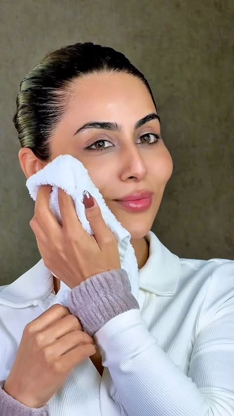 Instagram post by @aroojkaashif for Cetaphil. Caption reads: [...] If you have sensitive or bumpy skin,....