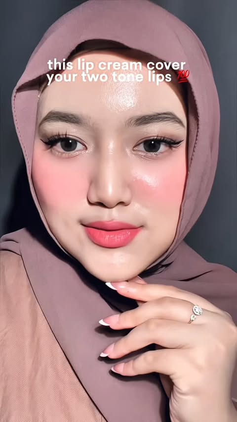 Instagram post by @dwiffahraherz for Barenbliss. Caption reads: [...] pigmented, stay transferproof!....