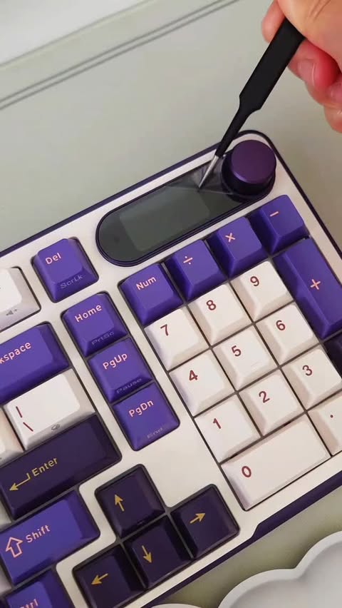 Instagram post by @_nessasaurus for Royal Kludge. Caption reads: [...] #customkeyboard #mechanicalkeyboards....