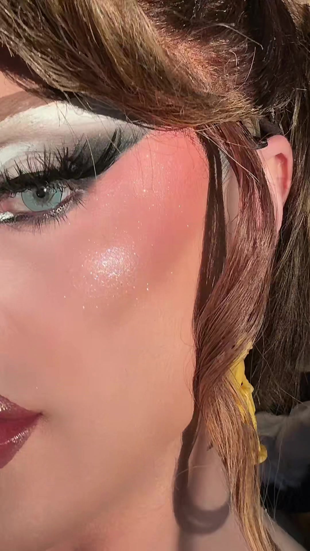 TikTok post by @chaserunaway for KimChi Chic Beauty. Caption reads: [...] no less ☀️🌞🌆 highlighter from @KimChi Chic....