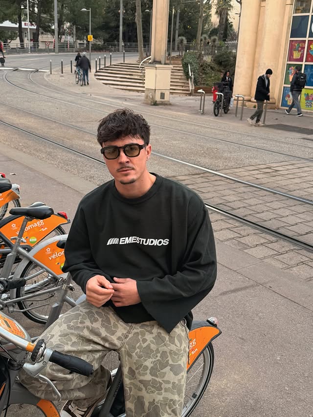 Instagram post by @simon_feraud for EME STUDIOS. Caption reads: Start the year with @emestudios_ 🔥 !! #ootd....