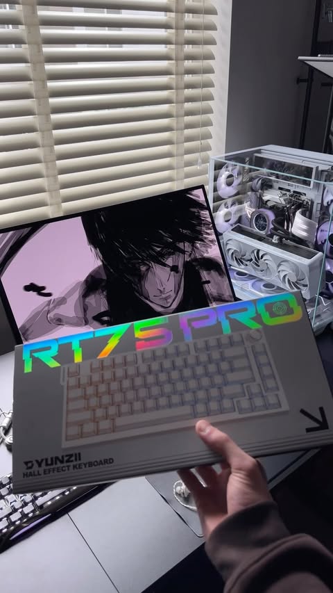 Instagram post by @itsactuallysolar for Yunzii. Caption reads: The @yunzii_keyboard RT75 PRO 🤍🖤 - Direct link....