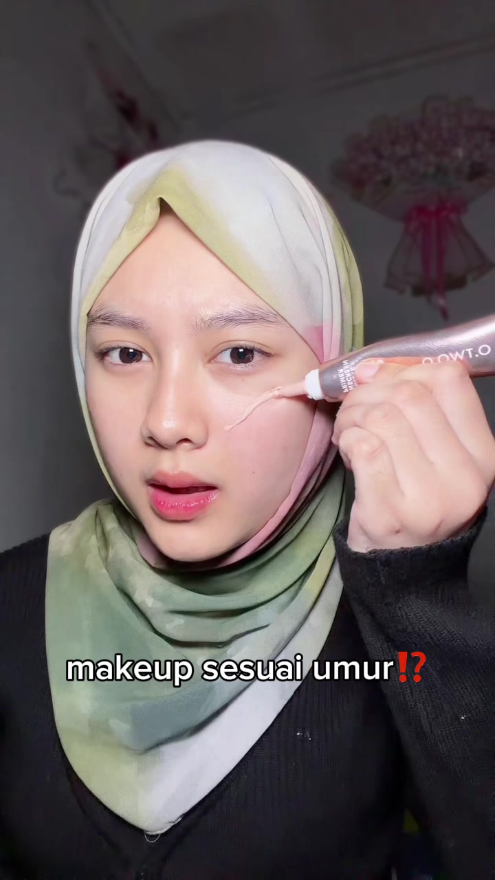 TikTok post by @strawbaee__ for OTWOO Indonesia. Caption reads: ayoo tebaak akhirnya ikutan🤫❤️ #otwoo....