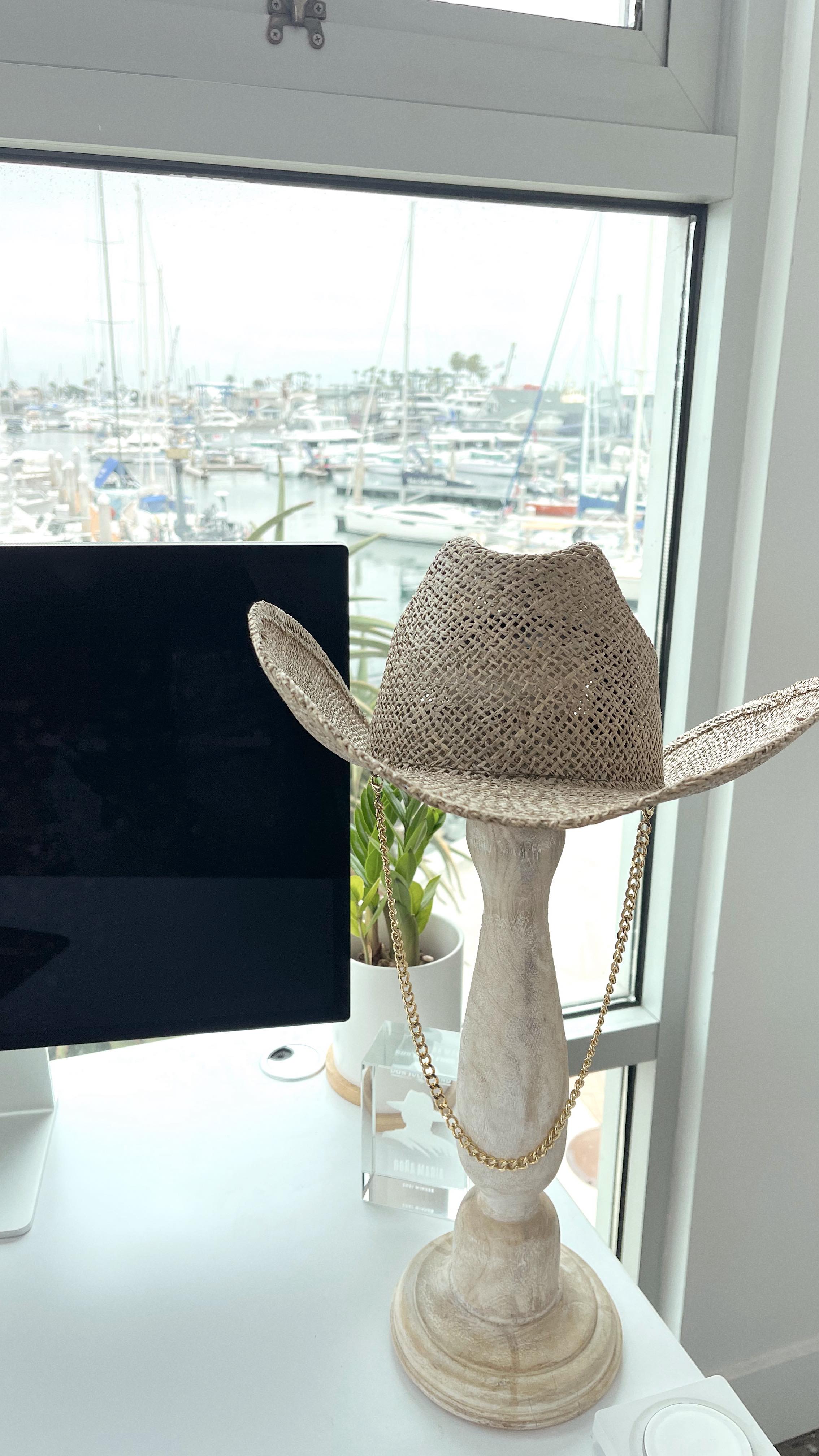 Instagram post by @themariamejia for Flodesk. Caption reads: [...] elevated, intentional, and personal.....