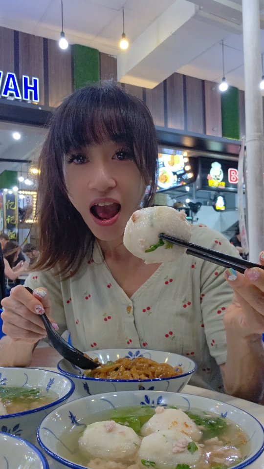 Instagram post by @singaporeforeveryone for VisitSingapore. Caption reads: POV: You just found out 3 Jumbo Fish Balls > 10....