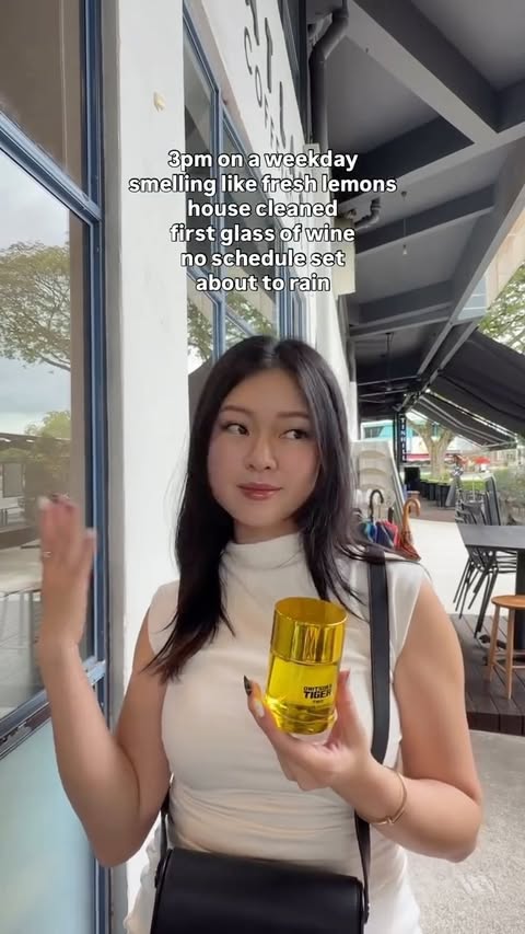 Instagram post by @bellywellyjelly for Onitsuka Tiger. Caption reads: holiday mood locked in ^^

bag is @tumitravel,....