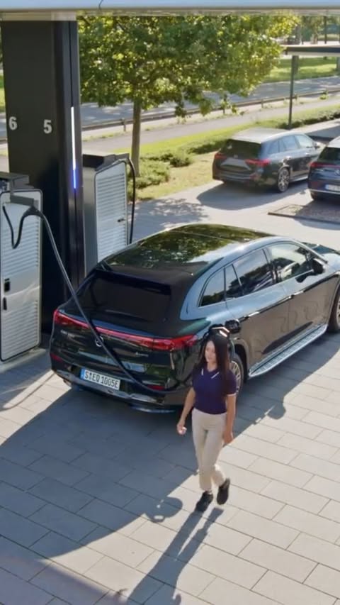 Instagram post by @marisa_dittrich for Mercedes-Benz. Caption reads: @mercedesbenz ❤️😊 proudly present one of my [...].