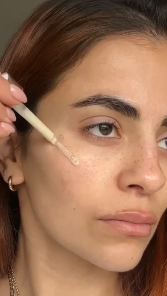 Instagram post by @rachaela_ for espressoh. Caption reads: [...] * @refybeauty highlighter (topaz) *....