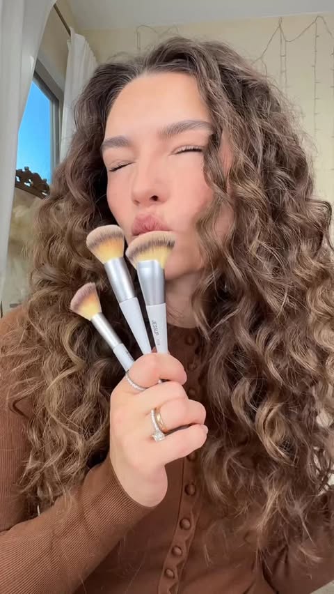 Instagram post by @make_up_inna for JESSUP. Caption reads: The best affordable makeup brushes @jessupbeauty....
