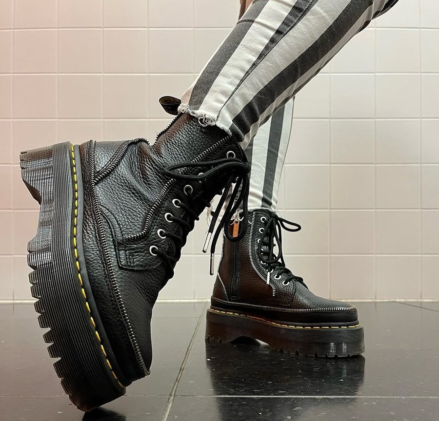 Instagram post by @_rust_in_docs_ for Dr Martens. Caption reads: [...] #allblack #drm #zipp #yesdrmartens....