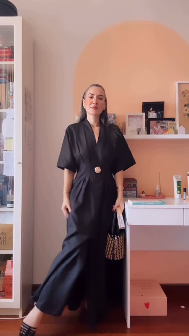 Instagram post by @styleboom for GUESS. Caption reads: KOMBİN 37– Bu ara siyaha düşmüş olabilirim🖤 Yazın....