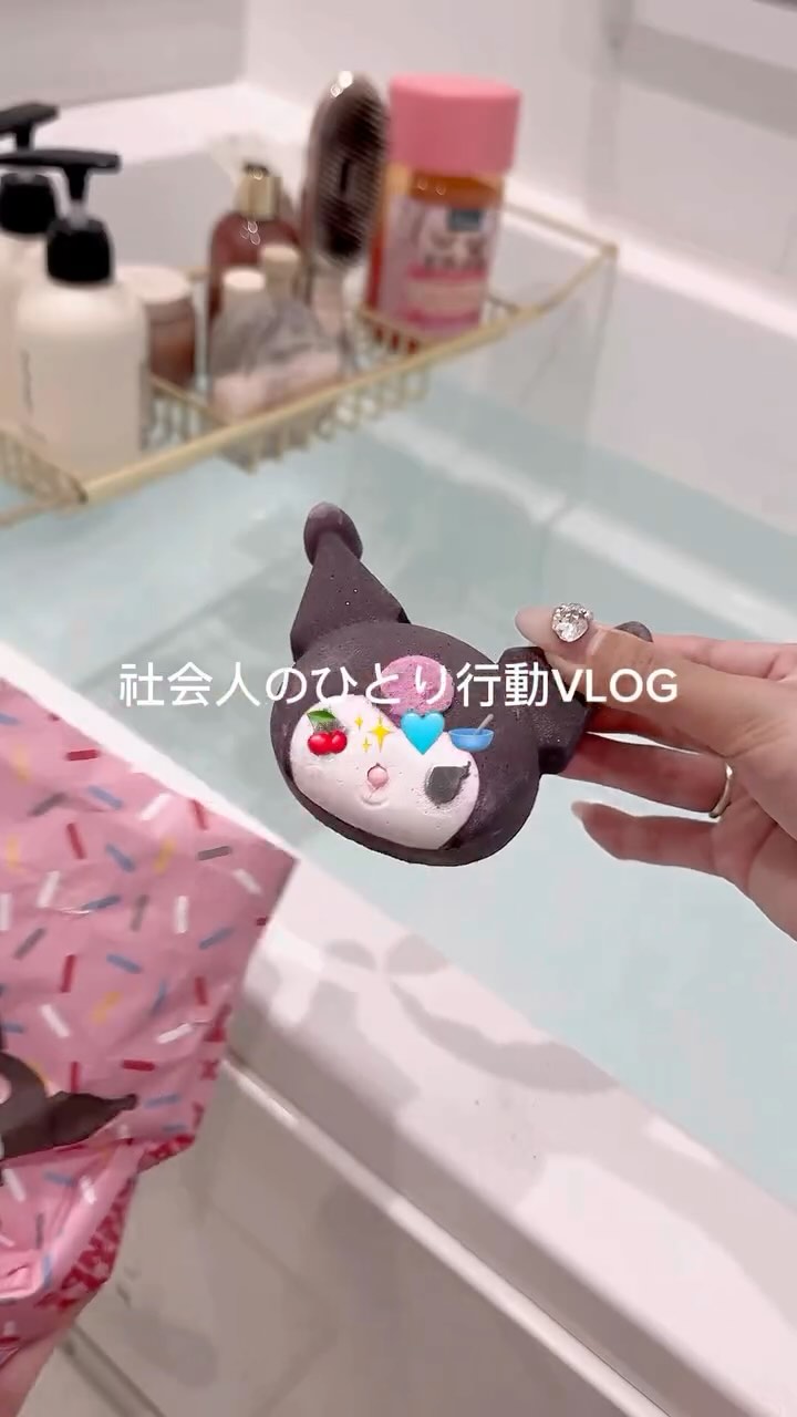Instagram post by @m__iyukita for Cosme Kitchen コスメキッチン. Caption reads: ひとり行動の日のVLOG🍒✨️
完売してたワンピ達買えたの😭💗
最近プチグルテンフリーしてるか....