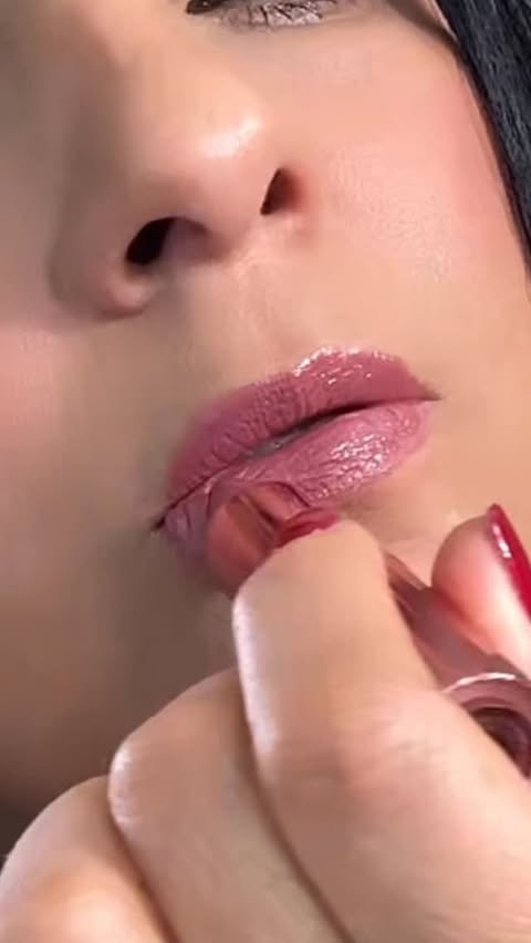 Instagram post by @venusjcm for Influenster. Caption reads: #complimentary #influenster....