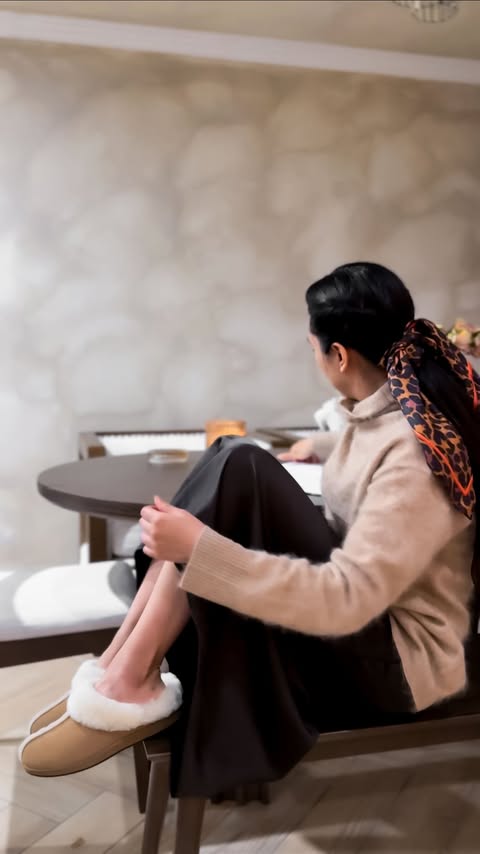 Instagram post by @veronicaslook for LUXOME. Caption reads: Comfort season activated ☁️

The LUXOME Signature....