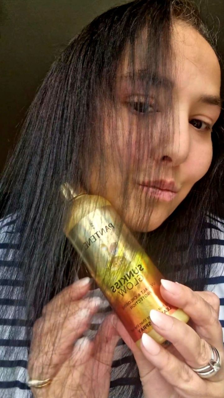 Instagram post by @vvatuttotondo for SuperSavvyMe. Caption reads: ☀️ Sun, sea or pool? 

My hair is protected with....