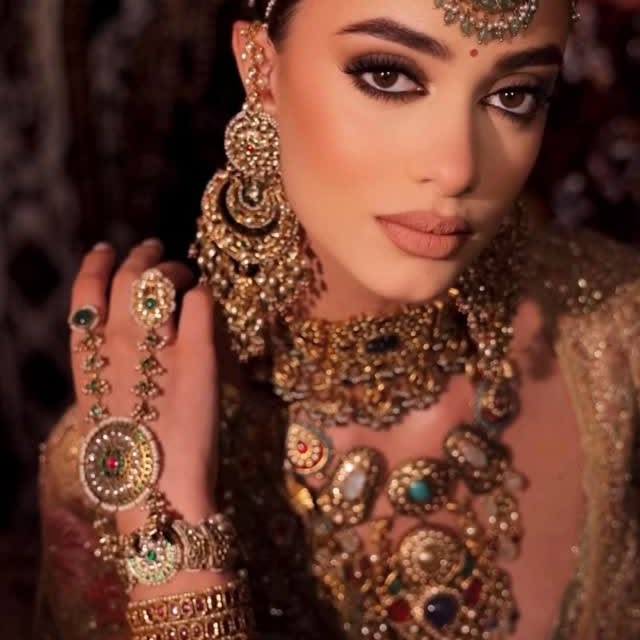 Instagram post by @makeupbypratiba for Max Factor. Caption reads: Let’s create this beautiful look together....