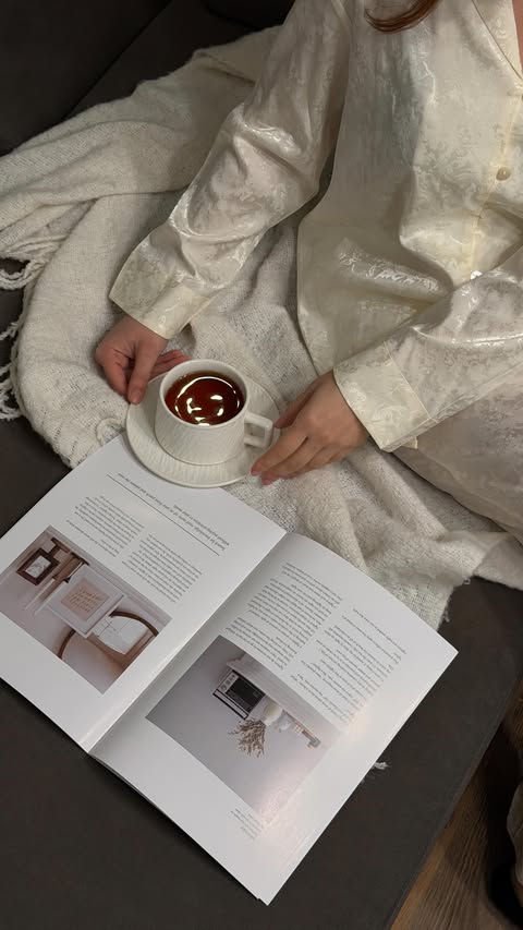 Instagram post by @keett_____ for Shein. Caption reads: Simply download SHEIN App to search and follow....