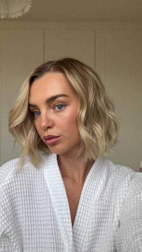 Instagram post by @cheyannekerr_ for Philip Kingsley. Caption reads: Hair curling routine on a bob haircut 💕 

Curling....